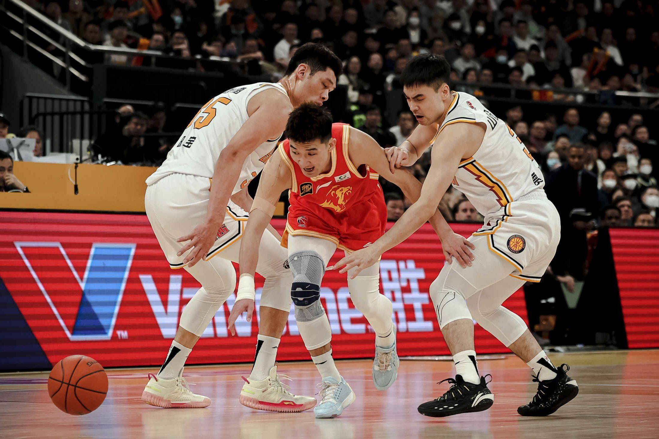 精准配合频频失误,球队紧急调整备战 精准配合频频失误,球队紧急调整备战