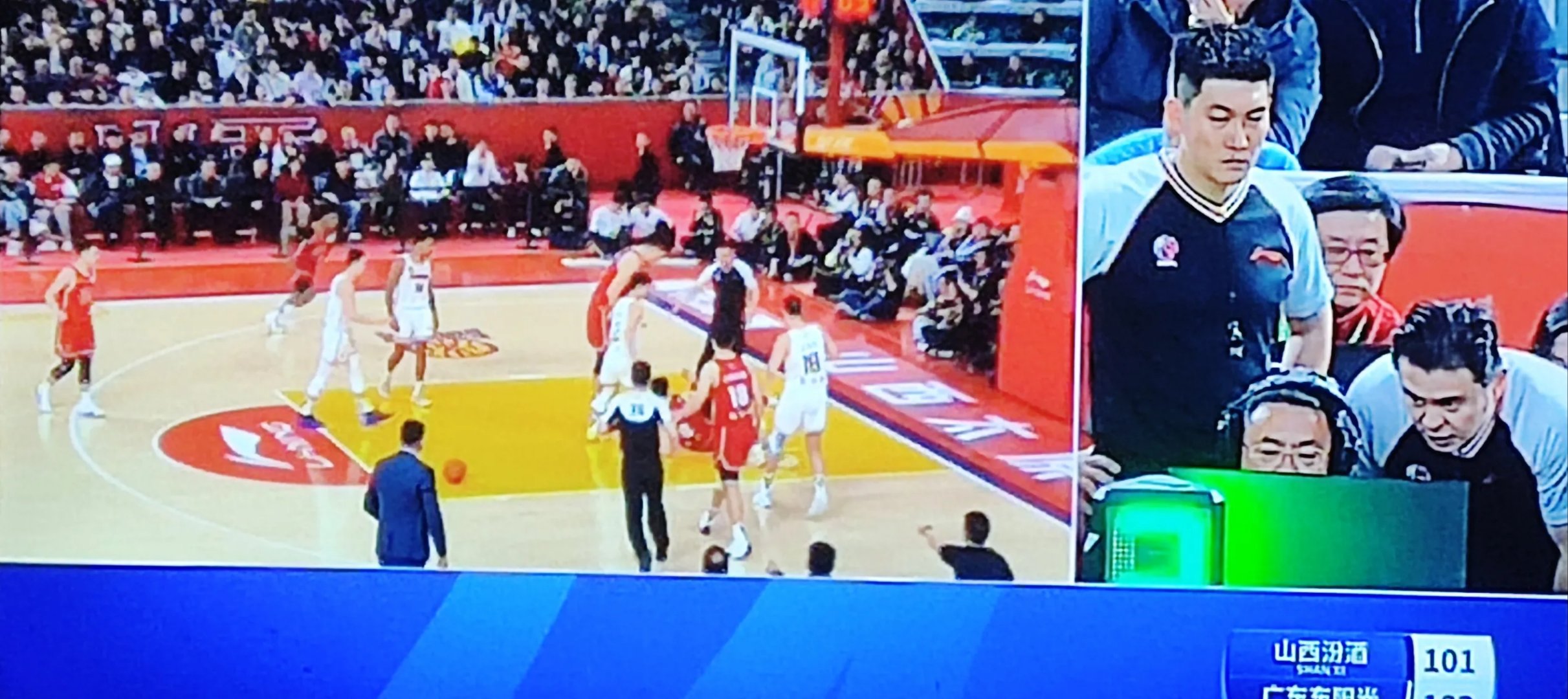 赛场惊现悬殊比分,双方角逐激烈 赛场惊现悬殊比分,双方角逐激烈