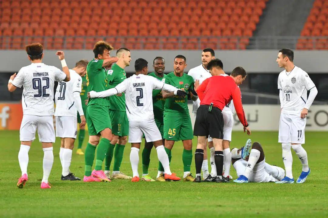 荷兰球队亚冠晋级,在赛场上展现实力 荷兰球队亚冠晋级,在赛场上展现实力