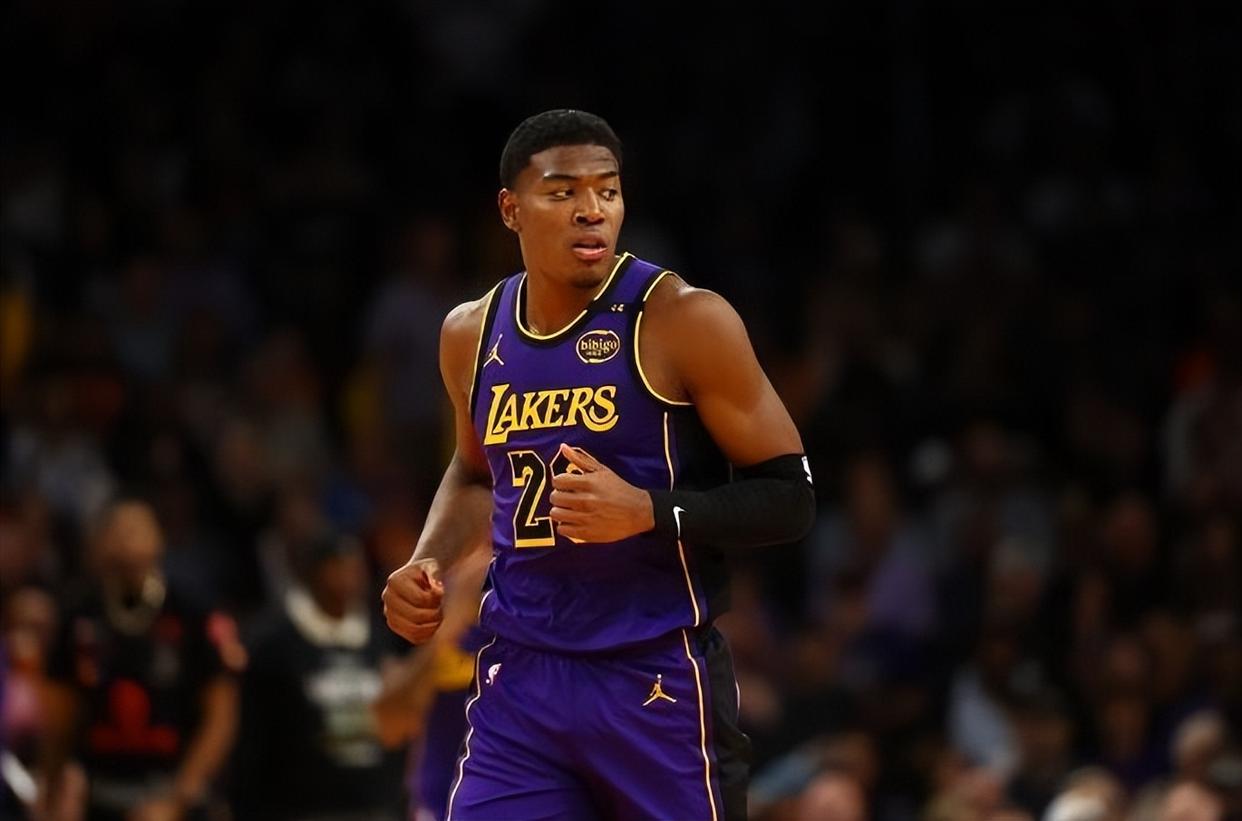 开云体育官方网站-湖人队球员技术犯规，受罚下场