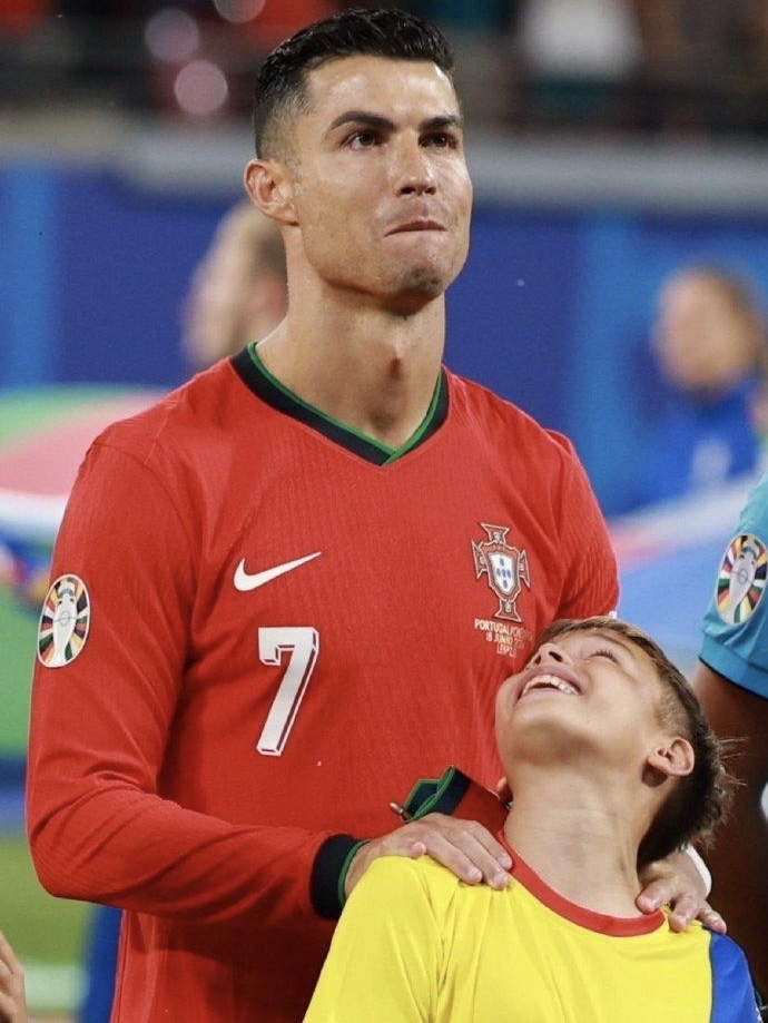 关于葡萄牙足球队在欧洲杯赛场上取得胜利，迎来好转的信息