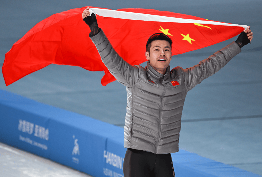 运动员们在赛场上勇攀高峰,创造奇迹 运动员们在赛场上勇攀高峰,创造奇迹