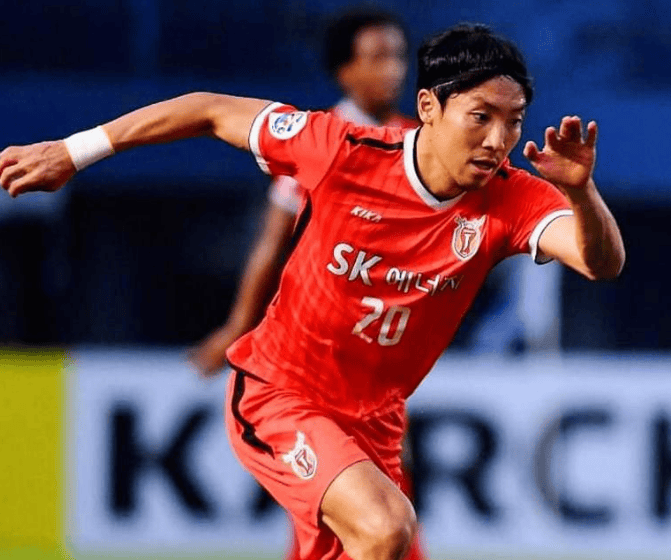 首尔FC踢进了关键进球，取得成功