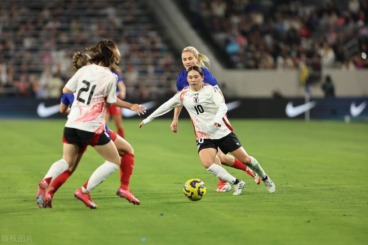 开云体育平台APP-比赛男女足激烈对抗