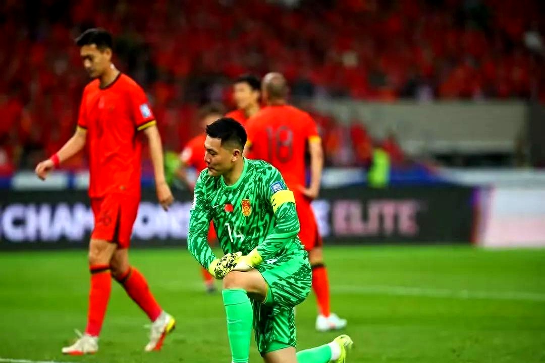 包含东方区域足球盛事引发球迷狂热的词条