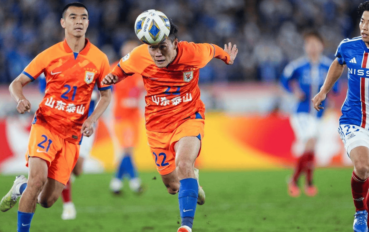 精彩的对攻阵容,球员们在场上展现实力的简单介绍 精彩的对攻阵容,球员们在场上展现实力的简单介绍