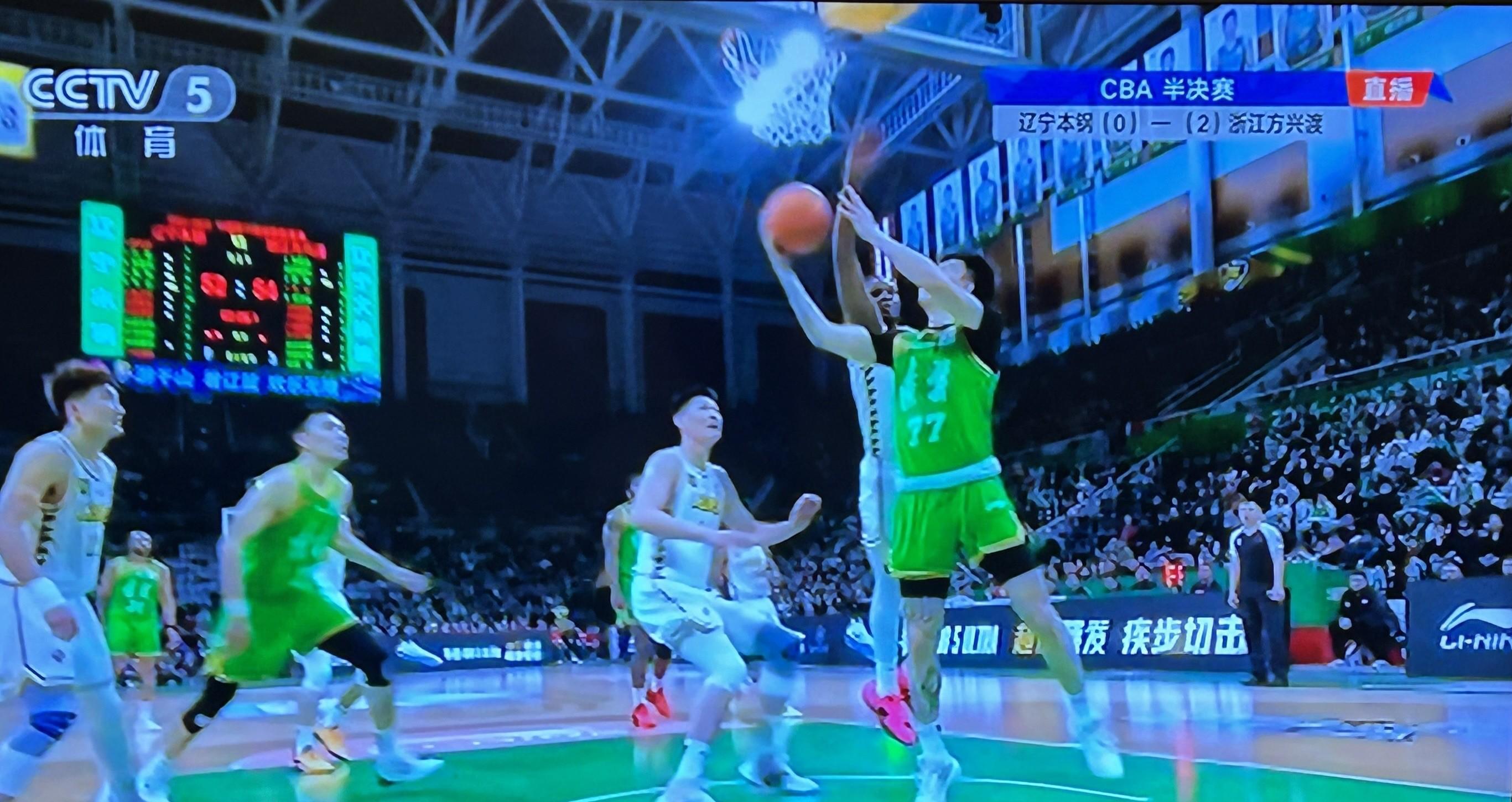 防守如铁打，球队逆风翻盘赢得关键比赛的简单介绍