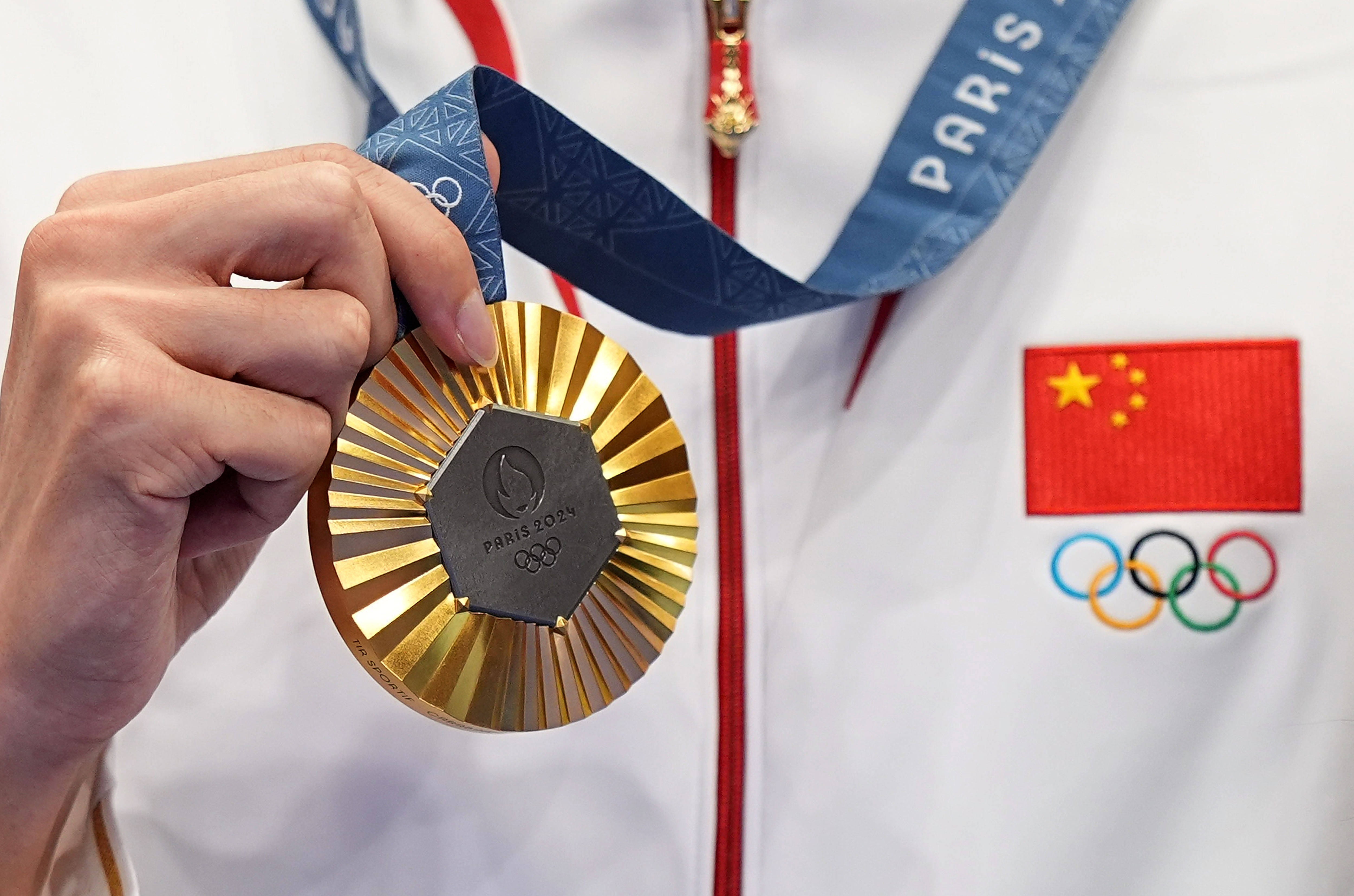 开云体育在线-法国队员表现抢眼，夺下金牌的简单介绍