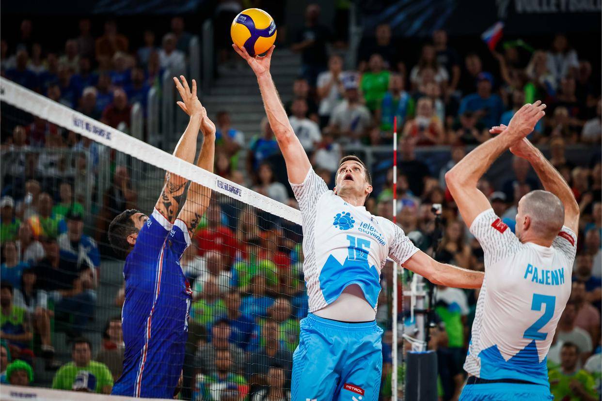 开云体育官网-门罗携手队友攻城略地，力挫对手夺胜的简单介绍