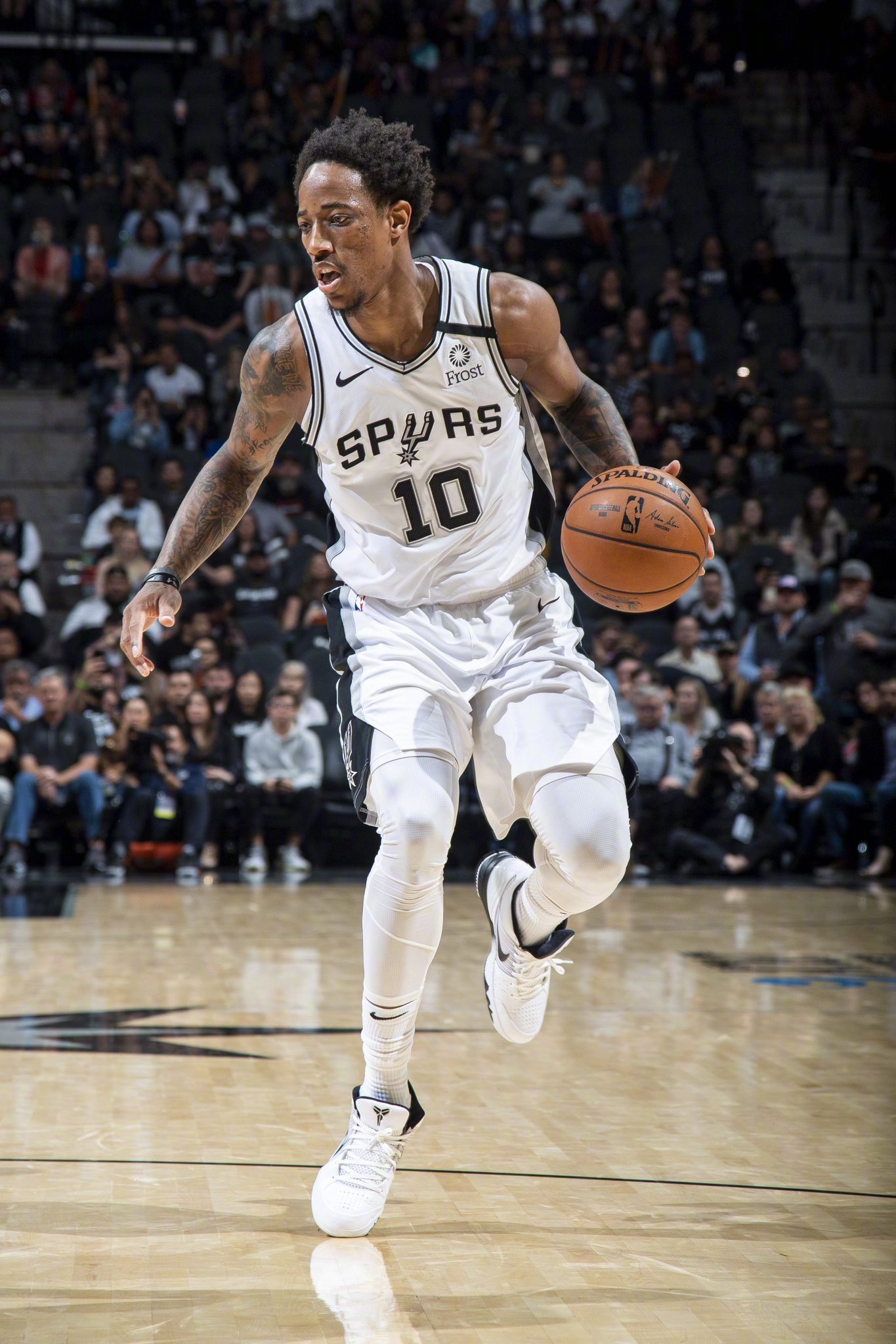 猛龙力克篮网，德罗赞全面出击