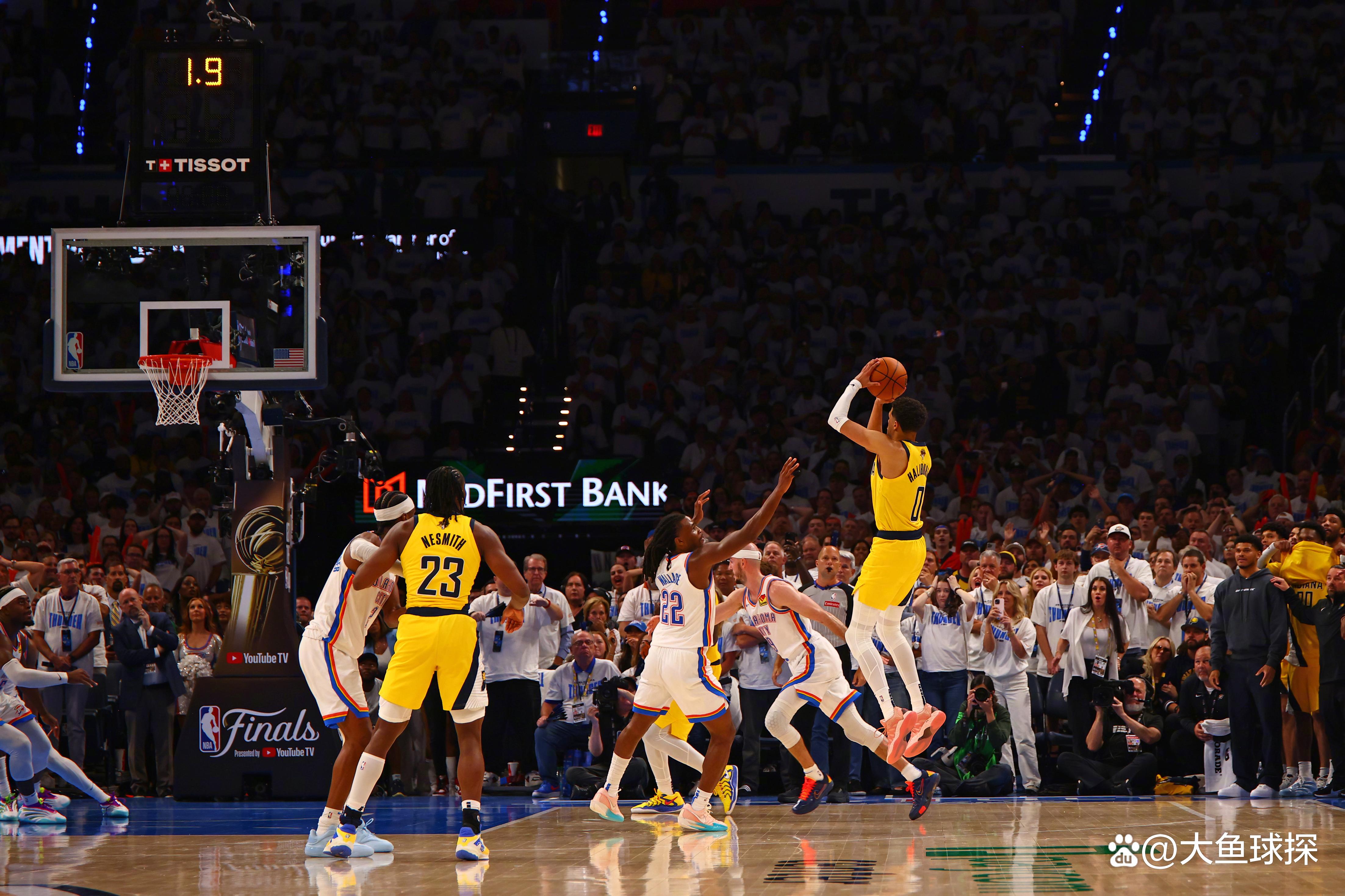 包含魔术惊艳逆转步行者，哈里斯季后赛首砍30+的词条