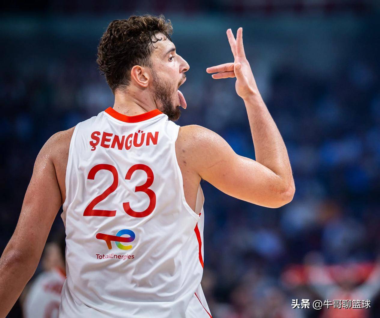 开云体育中国-爵士爆冷土耳其男篮，米切尔送出助攻的简单介绍