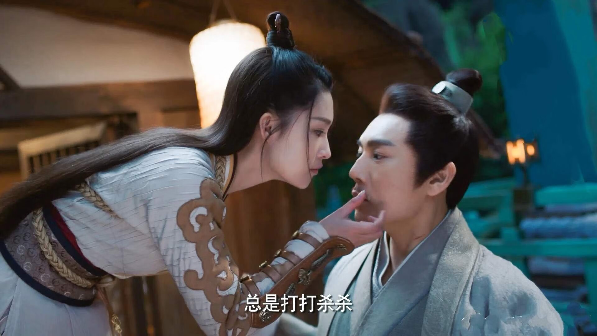 绿茵场的双重奏，莱万决胜局的冷静与梅西破茧重生的证明