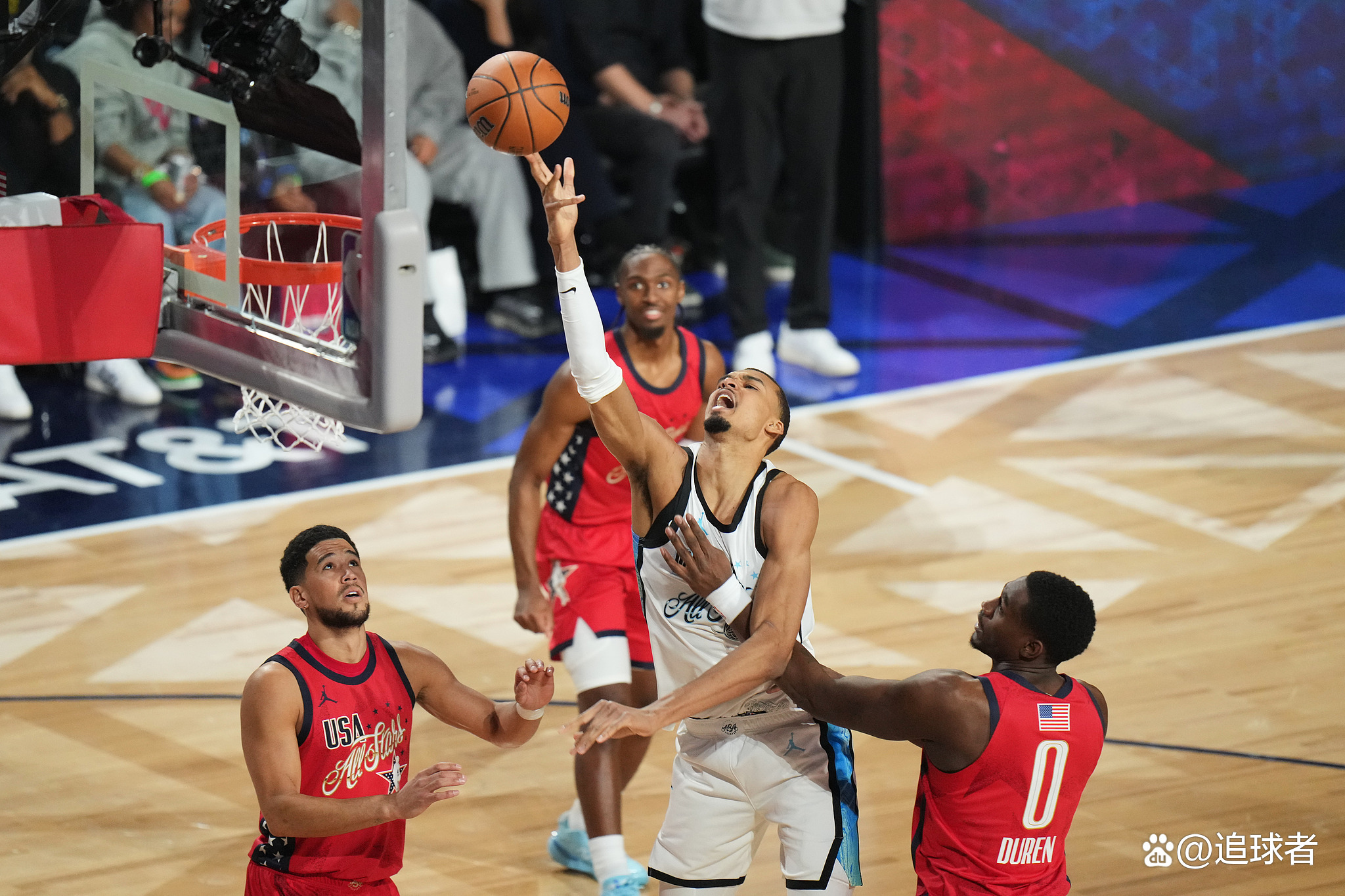 湖人险胜太阳,爱德华兹在世界排名争夺战接管比赛 湖人险胜太阳,爱德华兹在世界排名争夺战接管比赛