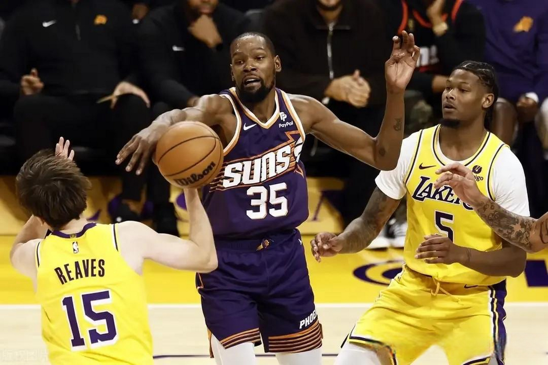 湖人险胜太阳,爱德华兹在世界排名争夺战接管比赛 湖人险胜太阳,爱德华兹在世界排名争夺战接管比赛