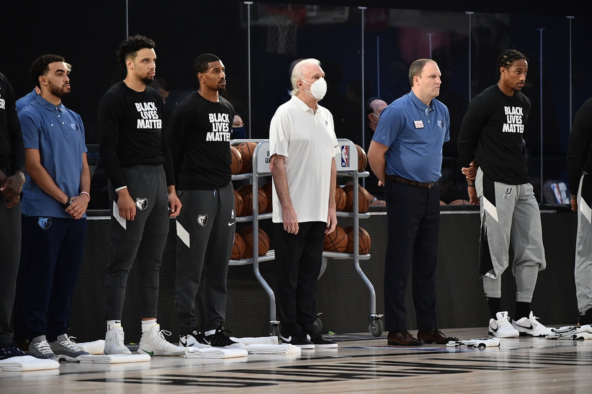 开云体育官方网站-广厦队硬仗取胜猛龙，福克斯在NBA季后赛接管比赛